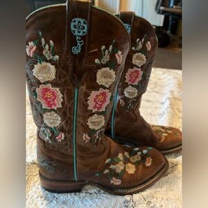 Macie Bean Signature Leather Interior